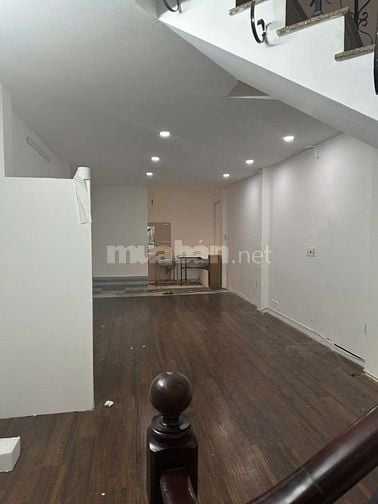 CHO THUÊ NHÀ MẶT TIỀN HOA HỒNG P7 PHÚ NHUẬN 80m2 4 TẦNG 40tr/th.