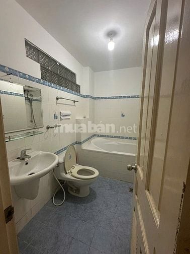 CHO THUÊ NHÀ MẶT TIỀN HOA HỒNG P7 PHÚ NHUẬN 80m2 4 TẦNG 40tr/th.