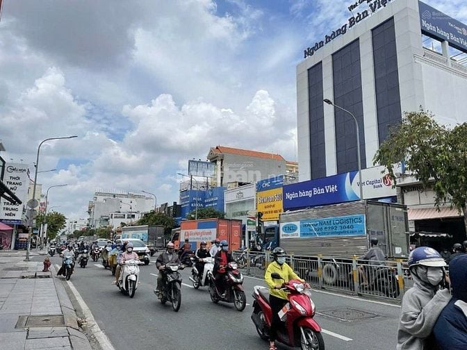 Toà nhà mt 678A đường 3 tháng 2,DT:8x20 XD hầm 8T t/n 300tr 40 tỷ