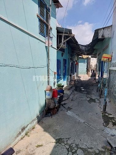 Bà cô mình lớn tuổi bán gấp nhà củ chia cho các con để về quê  diên tí