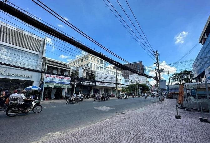 Bán gấp nhà CMT8, Quận 3, 6x14, hẻm suýt ô tô, chỉ 7 tỷ hơn 