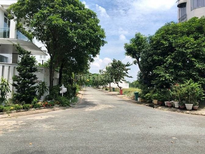 Bán Nhà 2 Mặt Tiền 10x20 lô góc  KDC Vạn Phát Hưng, Phú Xuân, Nhà Bè