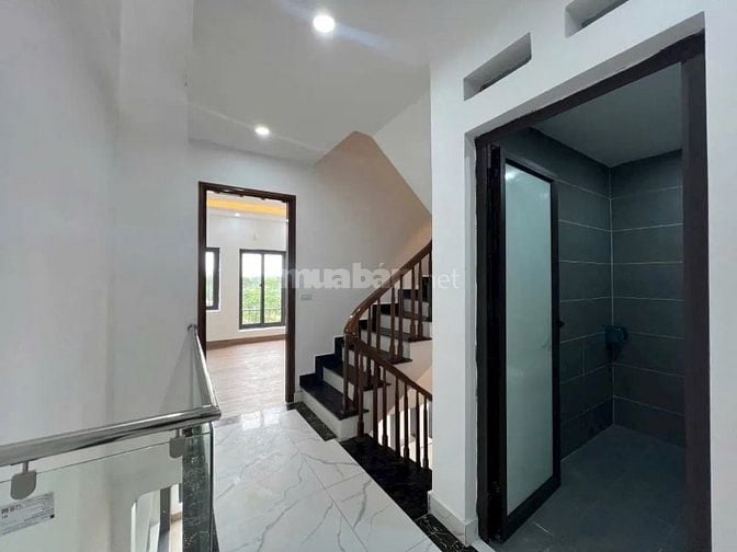 Nhà 4 tầng Ngọc Hồi, 40m2, giá 7.6 tỷ, ô tô, gần hồ Linh Đàm
