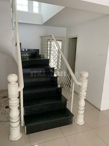 Cho thuê nhà nguyên căn mặt tiền hẻm lớn
