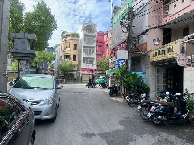 Cho thuê nhà nguyên căn mặt tiền hẻm lớn