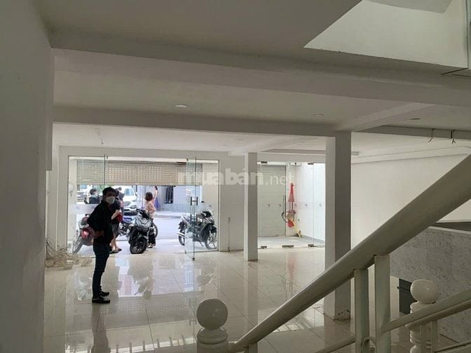 Cho thuê nhà nguyên căn mặt tiền hẻm lớn