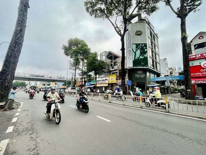 Cho Thuê Nhà Góc 2MT Nguyễn Tri Phương, P.9, Quận 10 - 5,7x16m( 7 Tầng
