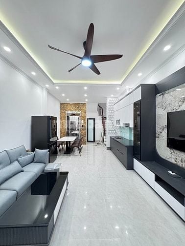 ĐÀM QUANG TRUNG 6 TẦNG THANG MÁY - NHÀ ĐẸP.FULL NT - SAU 1 NHÀ RA PHỐ 