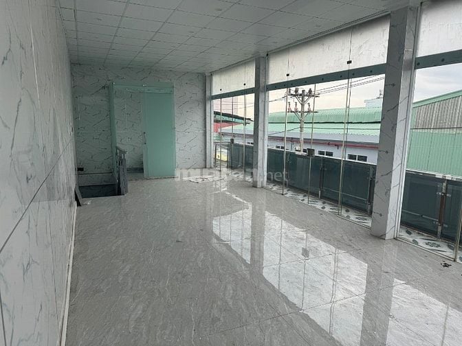 Sang nhượng tiệm tóc Nam có lượng khách nhất định