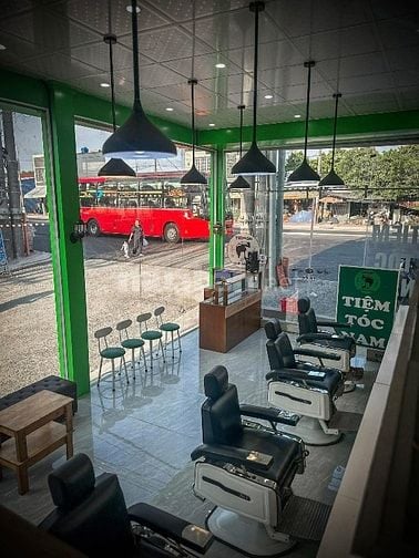 Sang nhượng tiệm tóc Nam có lượng khách nhất định