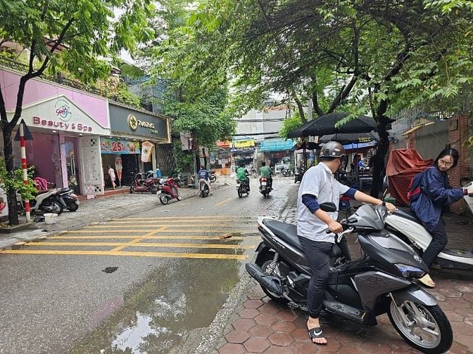 Bán liền kề C37 Bộ công an. 70m2, 4 tầng. 2 mặt thoàng. Ô tô tránh.