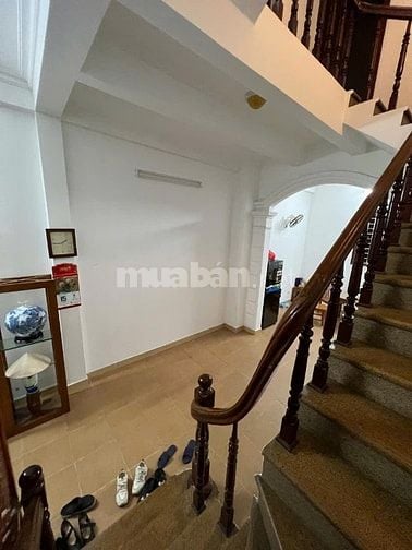 Chính chủ bán nhà Hoàng cầu ,Diện tích 47 m2.