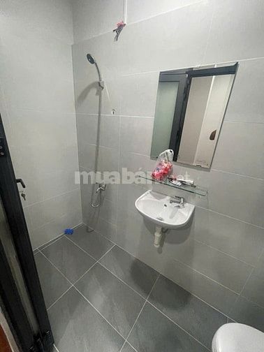 Cho thuê nhà nguyên căn hẻm 3m cách MT NDD 4 căn 3.1x15m, 1 lầu, 2PN