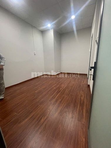 Cho thuê nhà nguyên căn hẻm 3m cách MT NDD 4 căn 3.1x15m, 1 lầu, 2PN