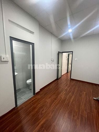 Cho thuê nhà nguyên căn hẻm 3m cách MT NDD 4 căn 3.1x15m, 1 lầu, 2PN