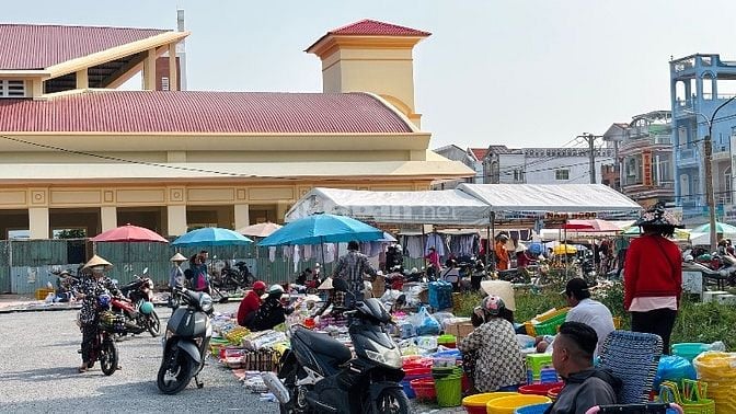Bán nhà mặt tiền VIP 7.5m Chợ Cái Vồn, đấu lưng dãy tiệm vàng PVN