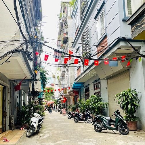 Bán nhà Tân Ấp ngõ rộng thoáng DT56m2 , mặt tiền rộng gần oto