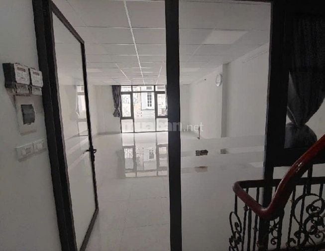 Bán nhà phố Yên Lạc, DT 85 m2 x 8 tầng thang máy, ở và làm việc tốt!