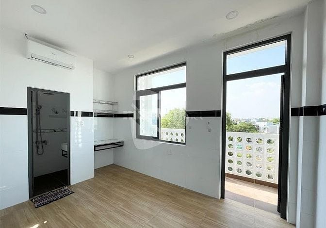   Cần bán gấp căn hộ dịch vụ đường 49 Võ Văn Hát.
