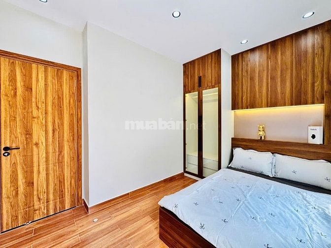 CHÍNH CHỦ BÁN NHÀ ĐẸP MỚI XÂY ĐÚC 1LẦU 3PN HẺM XE HƠI VÔ NHÀ