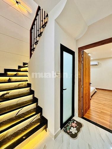 CHÍNH CHỦ BÁN NHÀ ĐẸP MỚI XÂY ĐÚC 1LẦU 3PN HẺM XE HƠI VÔ NHÀ