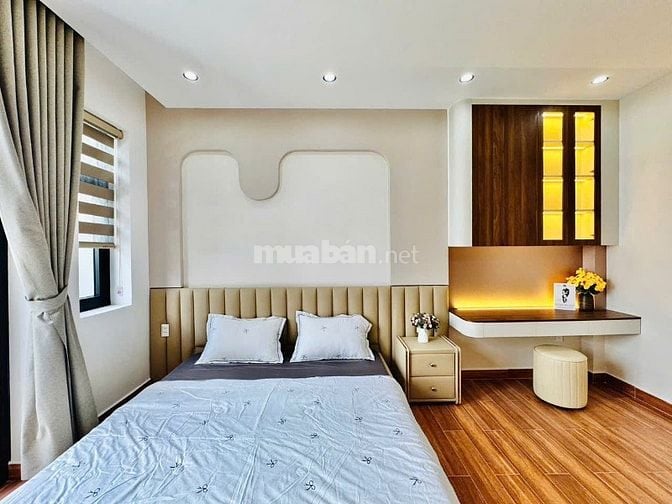 CHÍNH CHỦ BÁN NHÀ ĐẸP MỚI XÂY ĐÚC 1LẦU 3PN HẺM XE HƠI VÔ NHÀ