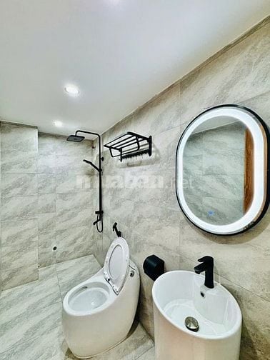 CHÍNH CHỦ BÁN NHÀ ĐẸP MỚI XÂY ĐÚC 1LẦU 3PN HẺM XE HƠI VÔ NHÀ
