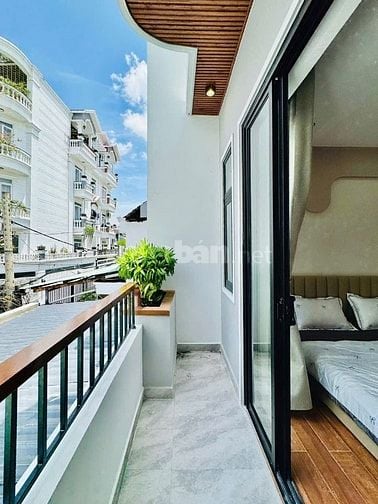 CHÍNH CHỦ BÁN NHÀ ĐẸP MỚI XÂY ĐÚC 1LẦU 3PN HẺM XE HƠI VÔ NHÀ