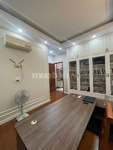 nhà đường số tân quy,4 tầng,nhà như hình giá 9ty9.Lh atrung 0931432374
