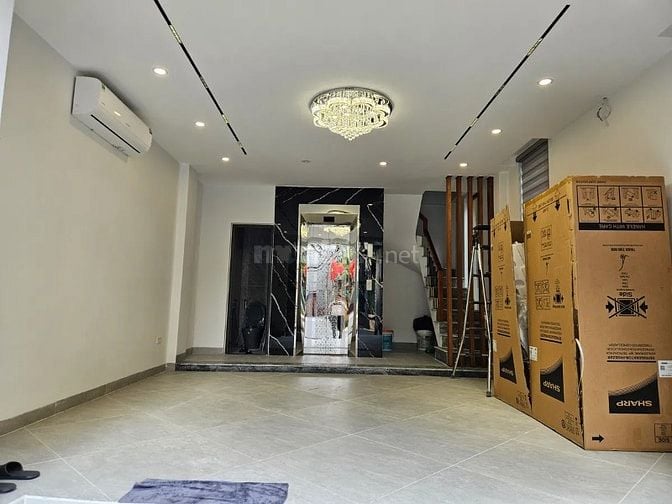 Bán nhà mới phố Ngọc Lâm, Gara ô tô ,6 tầng thang máy .14 tỷ