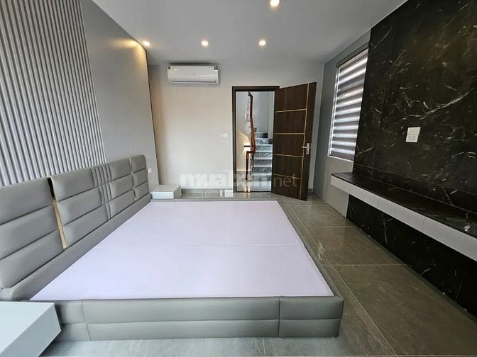 Bán nhà mới phố Ngọc Lâm, Gara ô tô ,6 tầng thang máy .14 tỷ