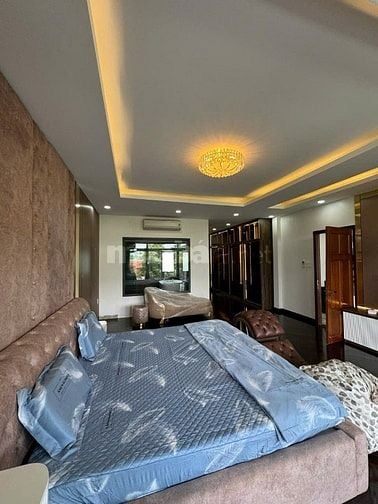 Bán căn biệt thự sân vườn hồ bơi đẹp, thoáng mát tại Hóc Môn