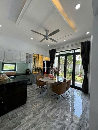 Bán căn biệt thự sân vườn hồ bơi đẹp, thoáng mát tại Hóc Môn