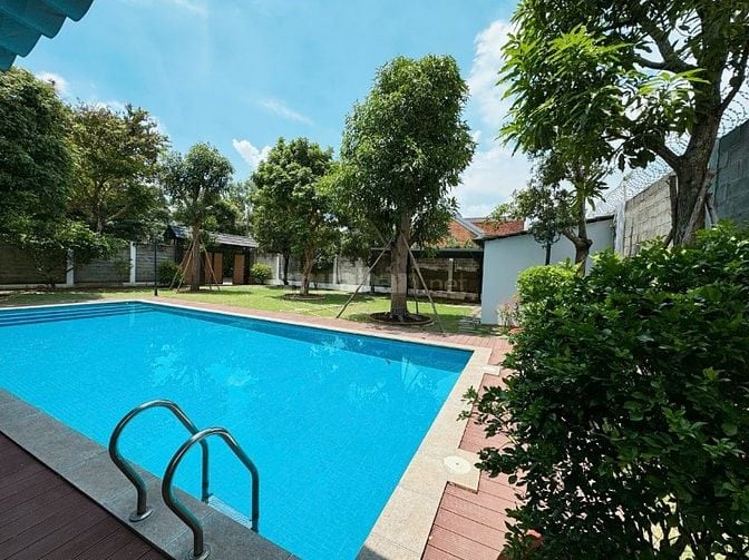 Bán căn biệt thự sân vườn hồ bơi đẹp, thoáng mát tại Hóc Môn