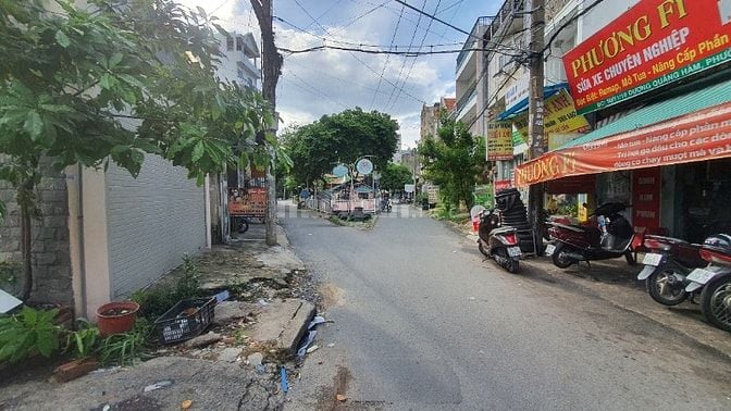 Bán lô đất mặt tiền DT 150m2. Ngay cổng ĐH Văn Lang, Gò Vấp.