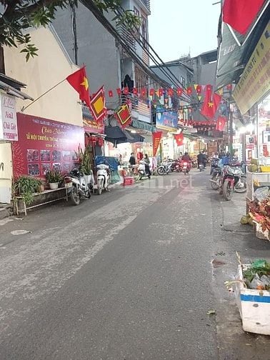 BÁN ĐẤT TẶNG NHÀ 3 TẦNG –  VỊ TRÍ TRUNG TÂM LÊ QUANG ĐẠO 