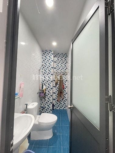 Cho thuê phòng trọ ở hẻm 1034 CMT8 (gần Hoàng Sa), 20m2, giá 4.5 triệu