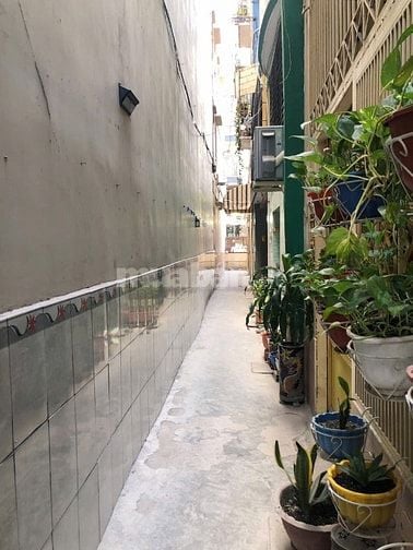 Bán nhà phố Tây Quận 1 – 1 trệt 1 lầu – Nhà mới sửa – Homestay hiện đạ
