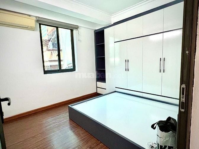 Bán ccmn đường Láng gần Ngã Tư Sở, dt 64m2, 2ngủ, 2 wc, giá 2.65 tỷ.