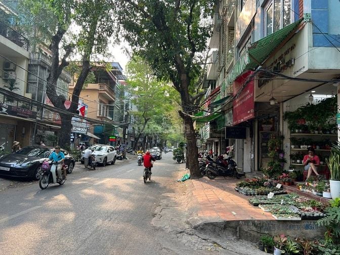 Gia đình cần Cho thuê cửa hàng,  tầng 1 mặt phố Hoàng Hoa Thám, Tây Hồ