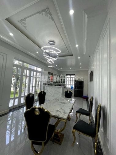 Bán biệt thự sân vườn có quán cafe tại Long Đức Trung Tâm Tp.Trà Vinh