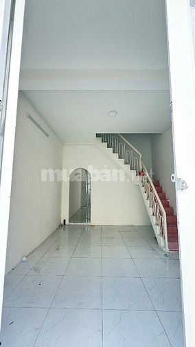 Bán nhà 2 mặt hẻm, xe hơi vào tận cửa, đường Lê Quang Định, Phường 11,
