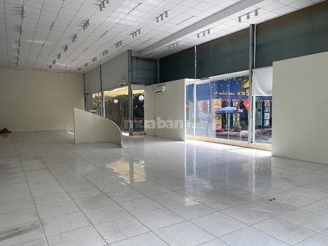 Cho thuê mặt bằng kinh doanh 1000m2 ngay mặt tiền Quang Trung, Q. GV