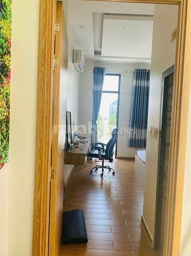 Nhà Huỳnh Lan Khanh sau lưng Sky Center, giá 1tỷ990 - 1T1L, sổ riêng
