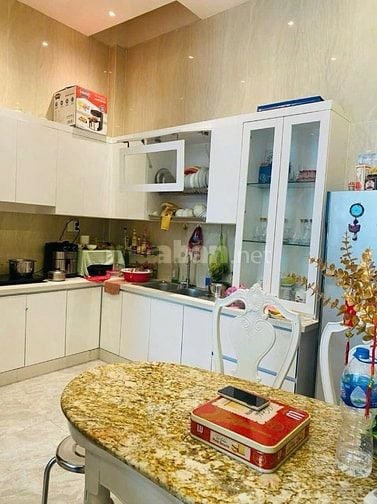 Nhà Huỳnh Lan Khanh sau lưng Sky Center, giá 1tỷ990 - 1T1L, sổ riêng
