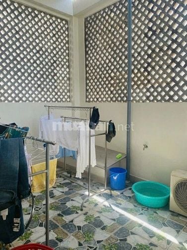 Nhà Huỳnh Lan Khanh sau lưng Sky Center, giá 1tỷ990 - 1T1L, sổ riêng