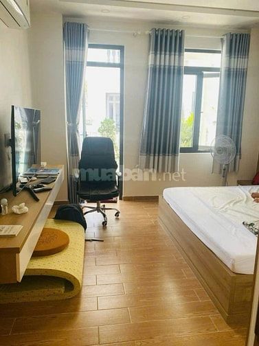 Nhà Huỳnh Lan Khanh sau lưng Sky Center, giá 1tỷ990 - 1T1L, sổ riêng