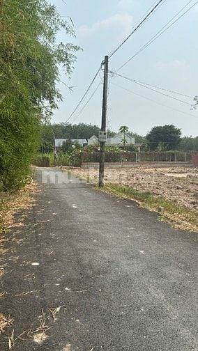 chính chủ bán 20mét ngang mặt tiền đường nhựa hương lộ 2, tách được 4 