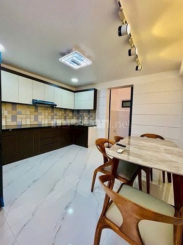 NHÀ ĐẸP GẦN QUẬN 7-5 TẦNG – HẺM XE HƠI – FULL NỘI THẤT CAO CẤP