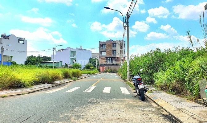 bán đất Liên Phường, Phú Hữu, Q9 - DT : 67.4m2 (4x17,7m)